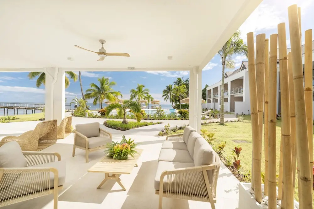 Cooks Bay Hotel & Suites