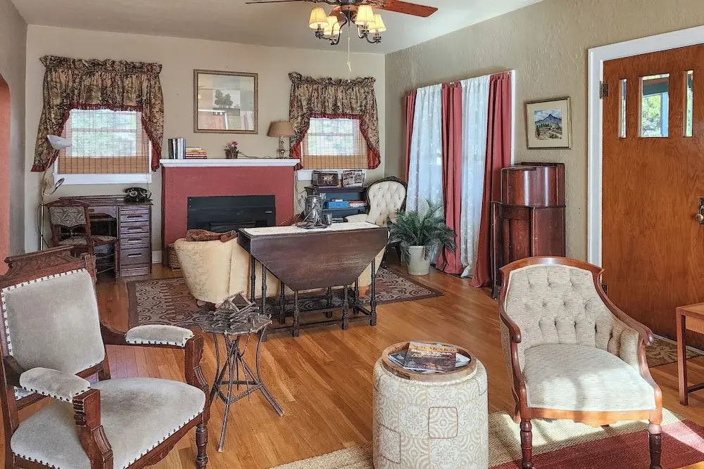 Eclectic Home: Walk to Town & Bath District!