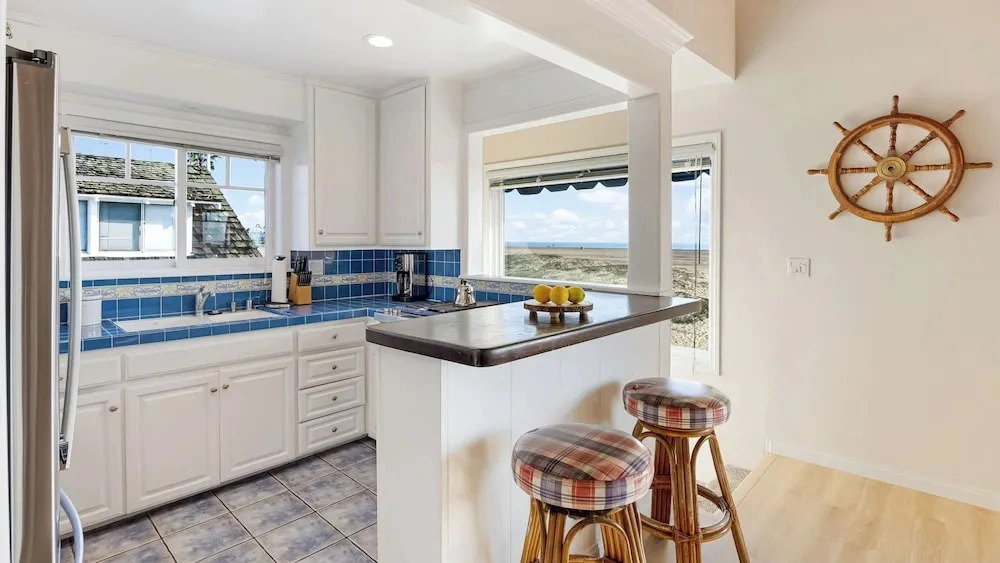 Oceanfront Atelier by Avantstay Beachfront Balboa Peninsula Escape