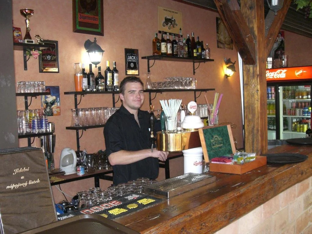 Penzion Kometa - rodinný pobyt u Novomlýnských jezer s komfortem, restaurací a dětskou zónou