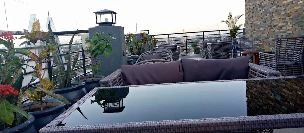 Meridian CA Hotel