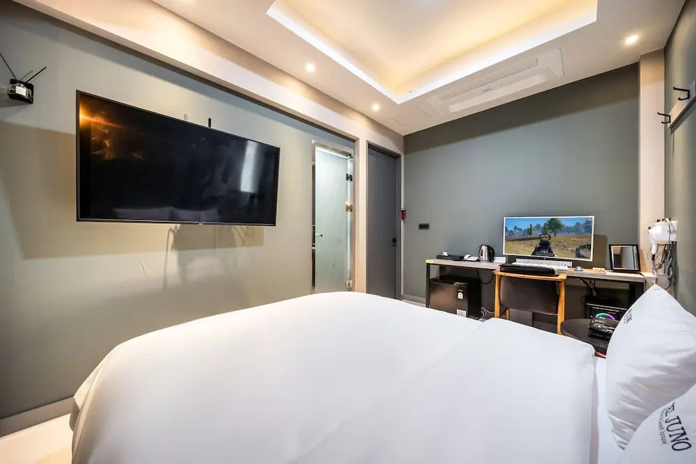 HOTEL Juno