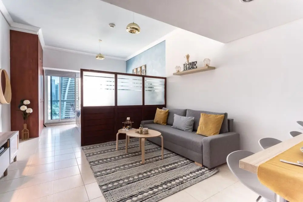 Family Studio Steps Away From the Metro