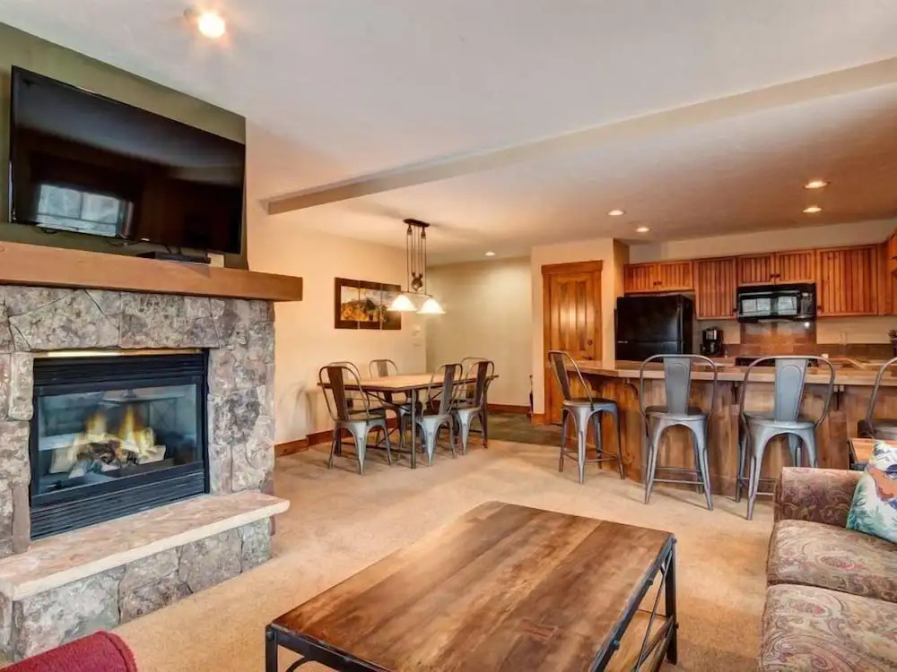 Luxury 2 Bedroom Mountain Vacation Rental in Breckenridge With Access to a Hot Tub and Heated Garage Parking