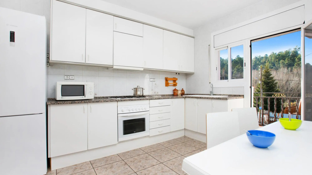 Ona in Vidreres with 3 bedrooms and 2 bathrooms