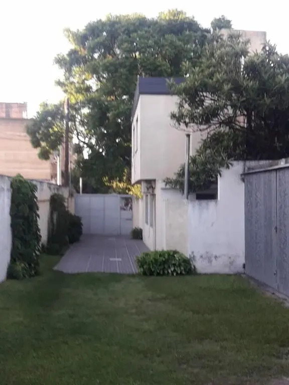 DUPLEX - COCHERA CUBIERTA