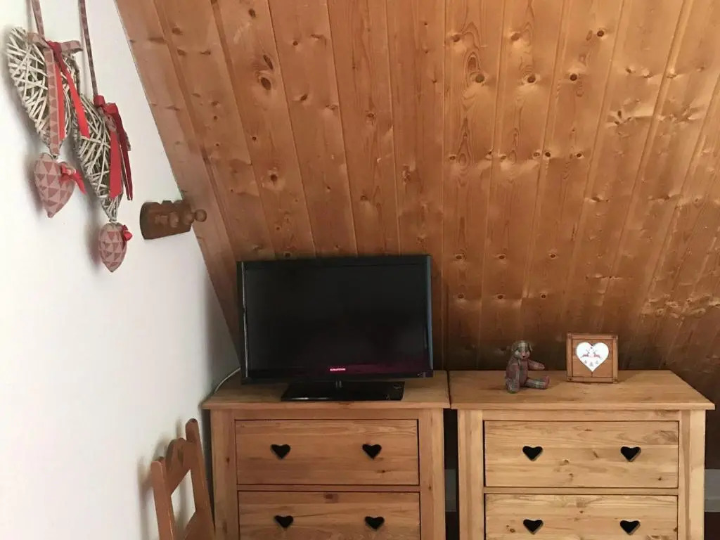 Chalet rénové 6 pers, TV connectée, WiFi, parking, animaux admis - FR-1-863-17