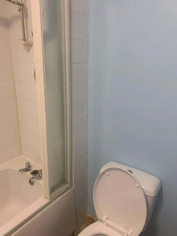 House - Sleeps 4 with Cozy Fireplace