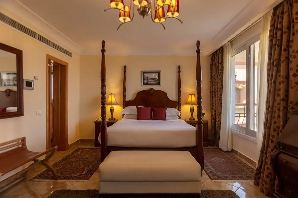 A Wonderful 3 Bedroom Villa Overlooking the sea Offering a 5 Experience