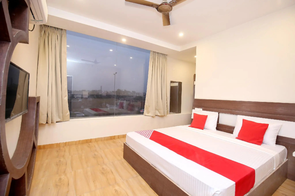 OYO 19716 Hotel Shanay