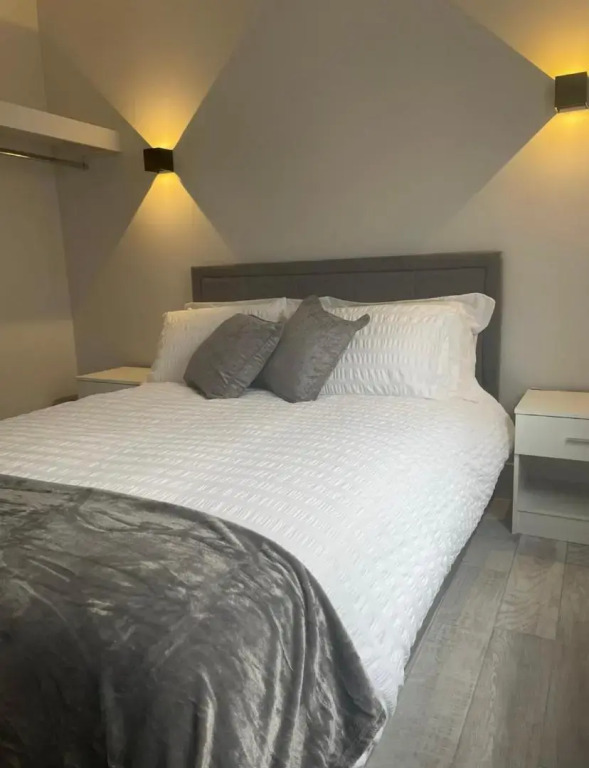 Apt 3, Lisvarna House