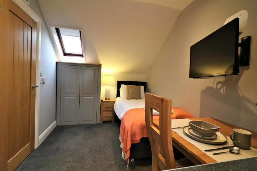 Signature - Lindin Cottage Room 4