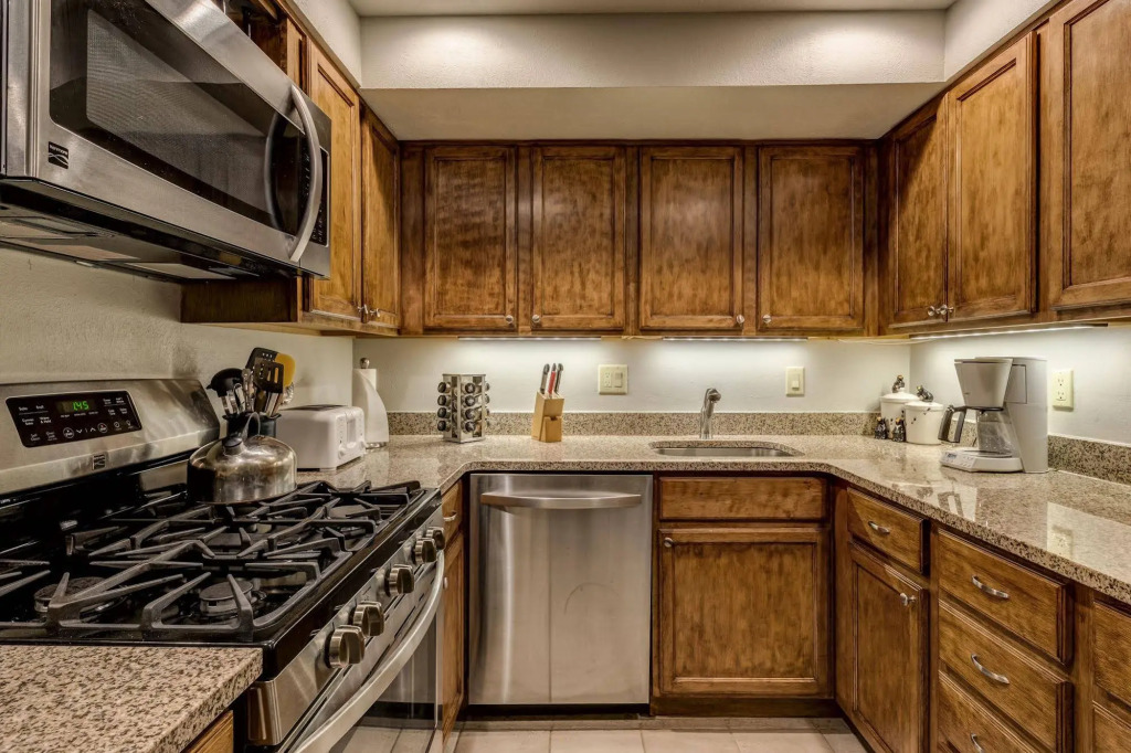 Family Friendly spacious split level townhouse in Steamboat by RedAwni