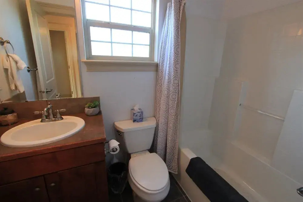 Gorgeous Meridian Home W/community Pool!