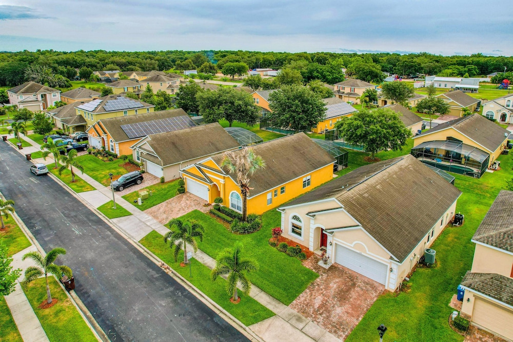 Home in Gated Community W/private Heated Pool, air Hockey, Tennis, Clubhouse
