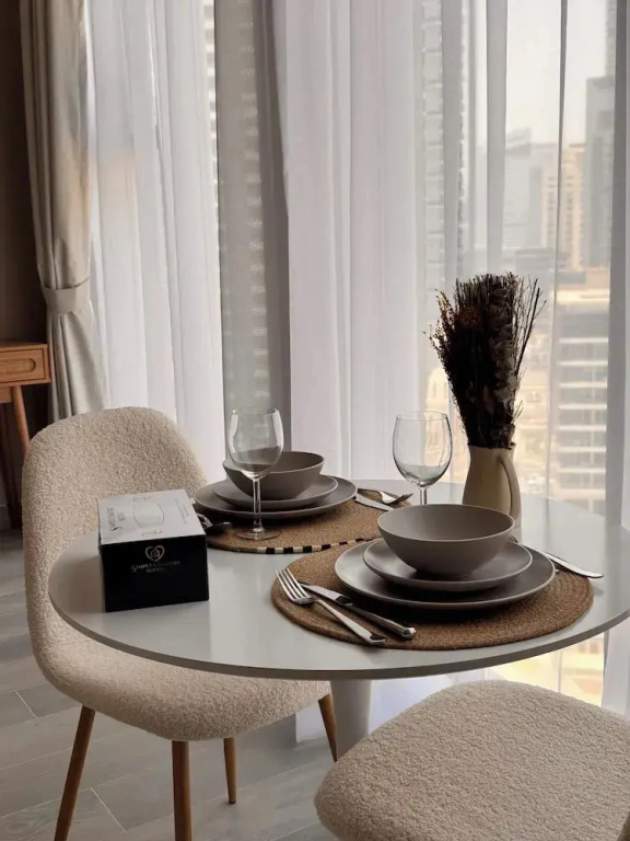 SIMPLY COMFORT  Bright Apartments Steps from Marina Walk