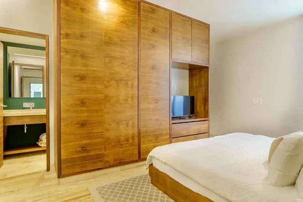 205 Perfect Location 3 bedrooms Apartment