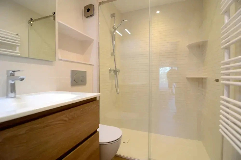 Apartment Near Town With 2 Rooms