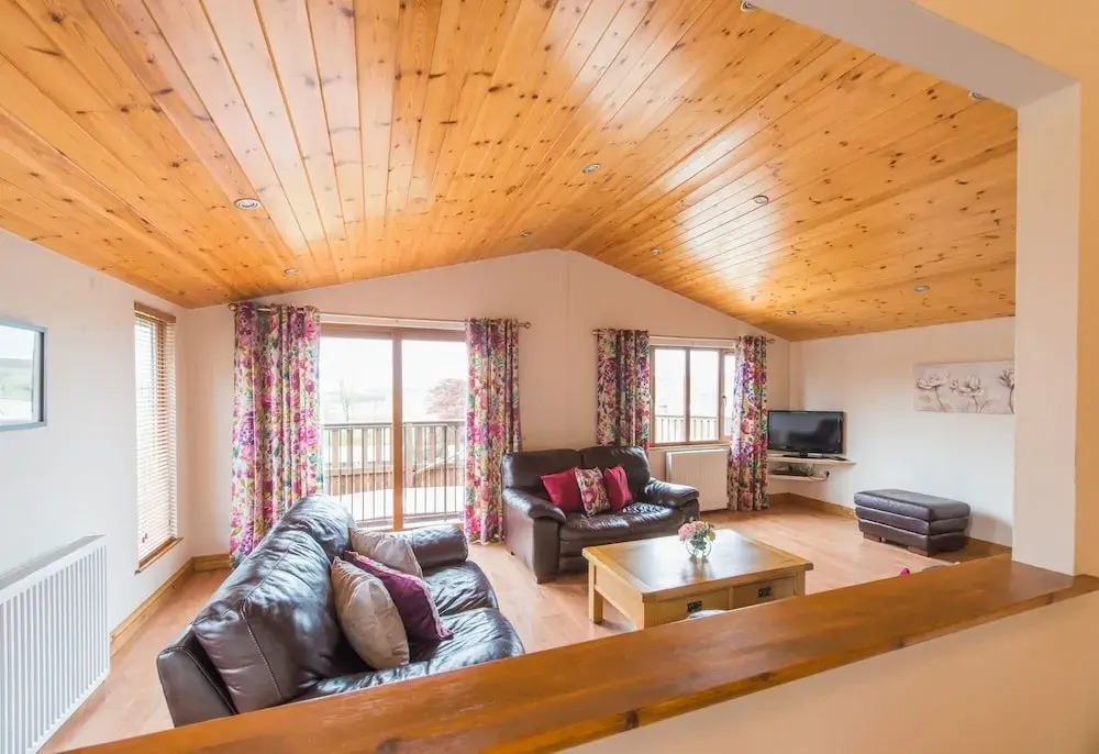 Skylark Lodge With Hot Tub Near Cupar, Fife