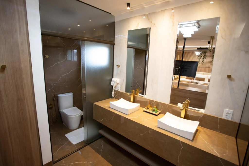 Ellus Hotel