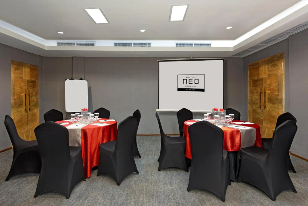 Hotel Neo Gading Solo