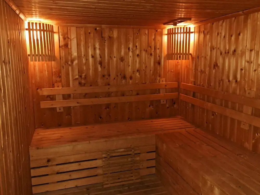 6D - 3 Bedroom Downtown Apartment With Shared Pool