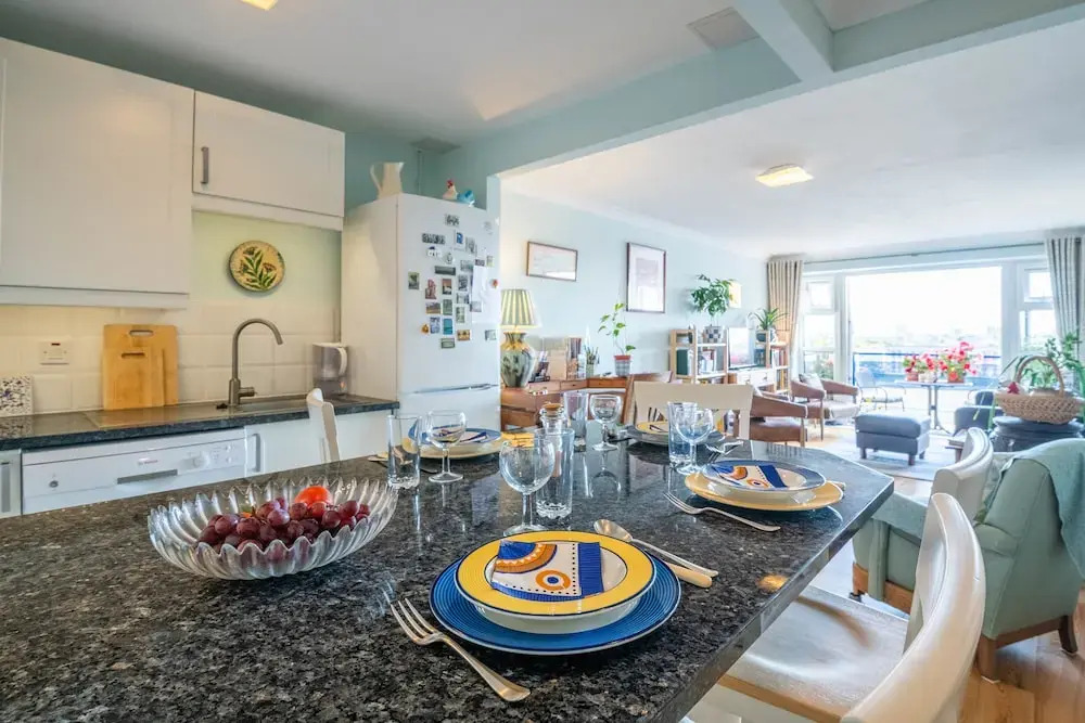 Delightful Wapping Home with Stunning River Views