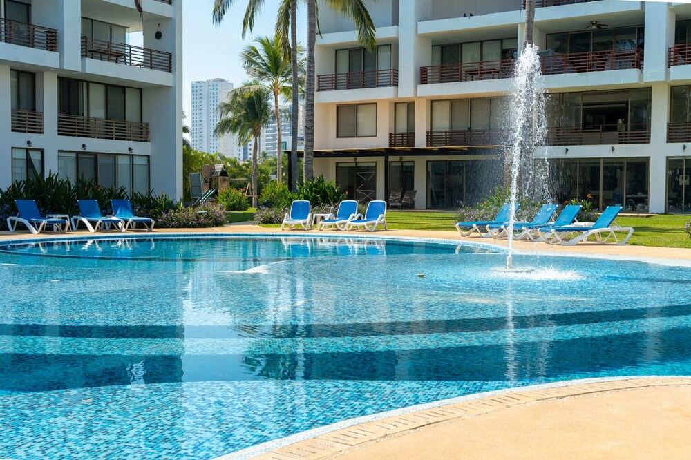 Luxury Condo with Private Beach 4BR