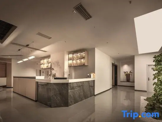 Yangzi Grey Whale Smart Hotel (Jiangyou Huopao Street)