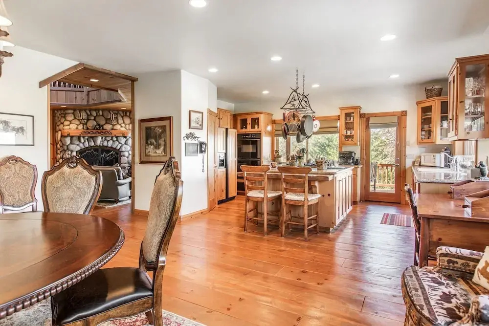 New Listing! Custom Miracle Mountain Lodge W/ AC Home