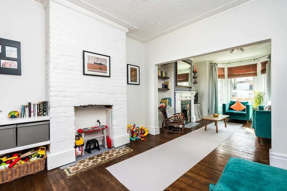 NEW Super 3BD Family Home Stunning London Views