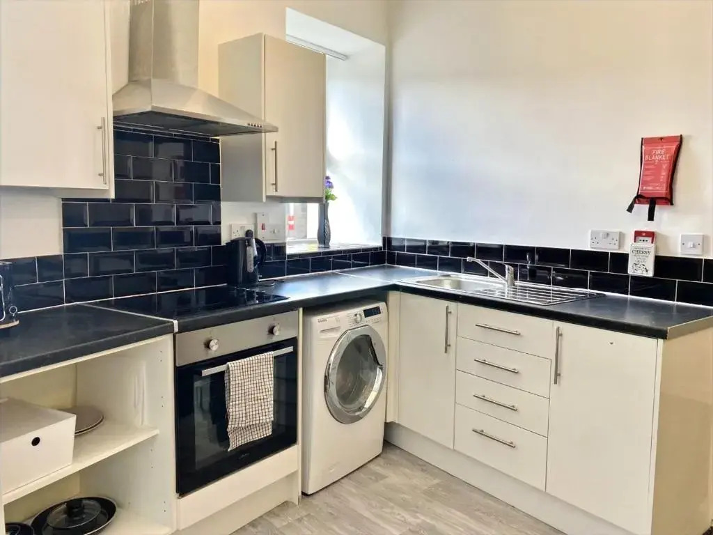 The Brook - LONG STAY OFFER - Sleeps 6 - Central House by CTO Serviced Apartments