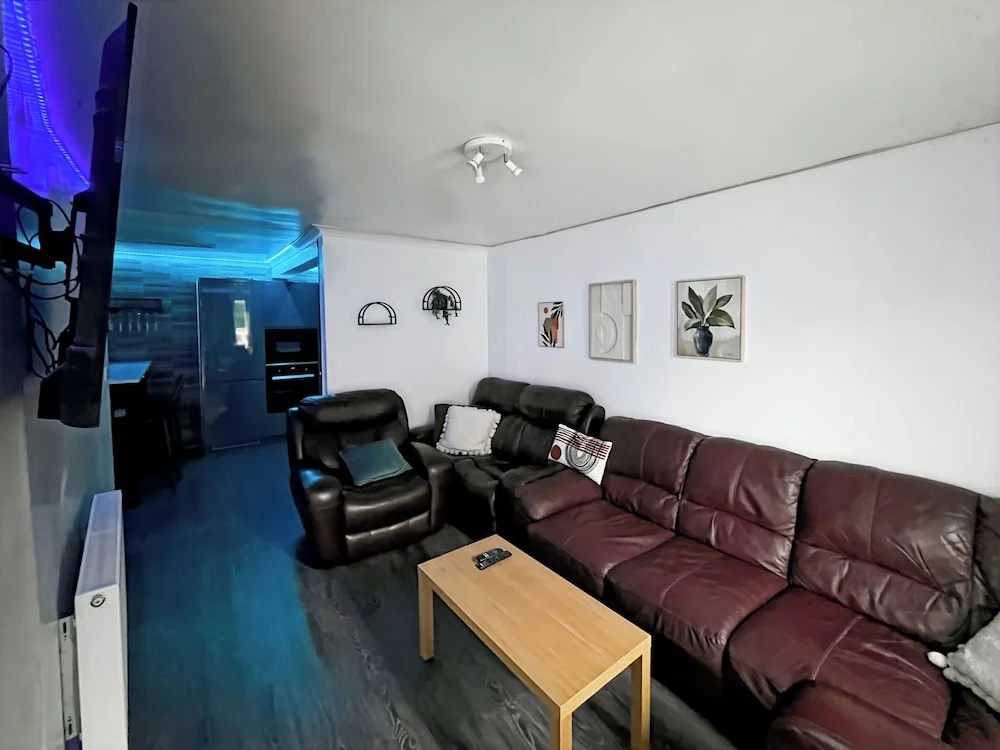 Perfect Couple Retreat To Relax With Hot Tubsauna