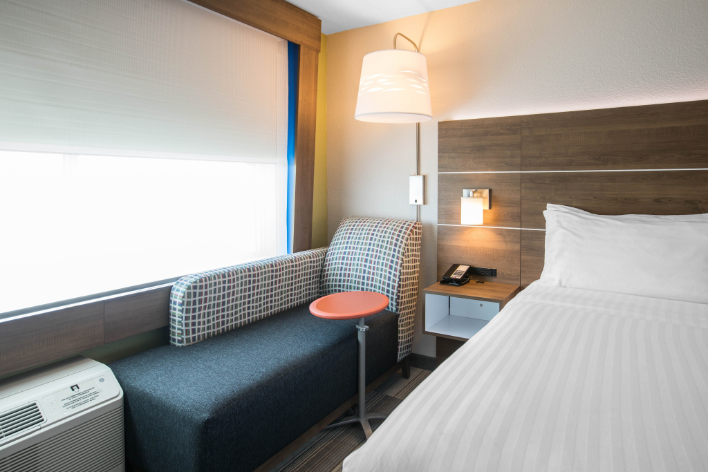 Holiday Inn Express & Suites Ludington by IHG