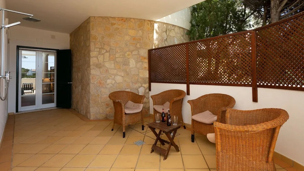 T2 Tennis Apartment