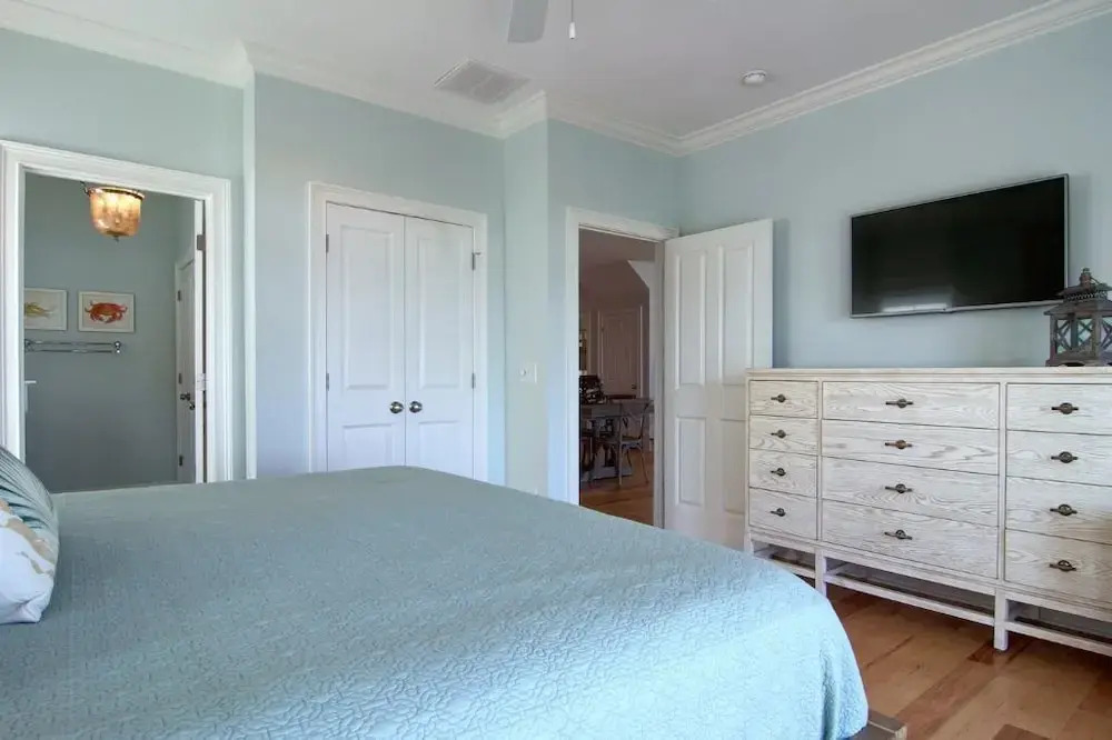 Latitudes - 5 Br Home