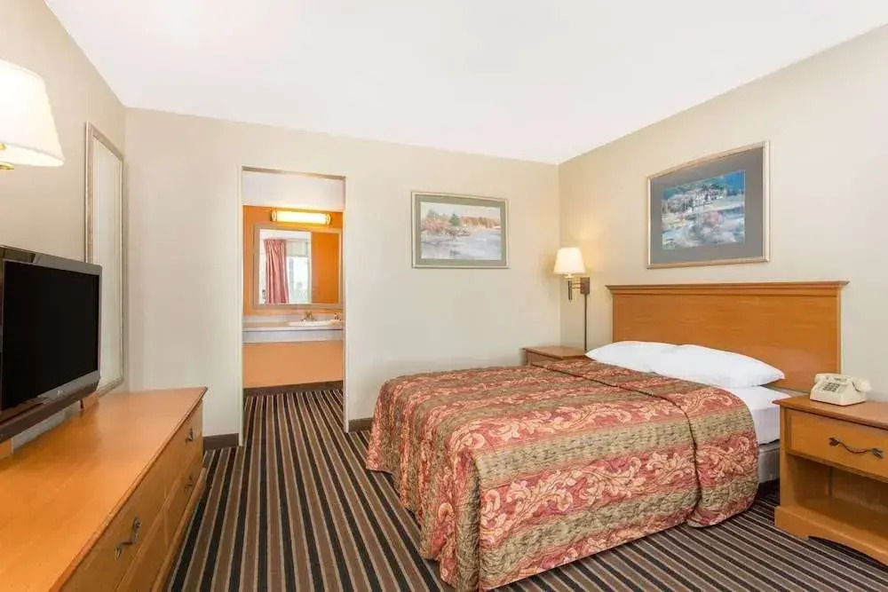 Travelodge Fredericksburg South