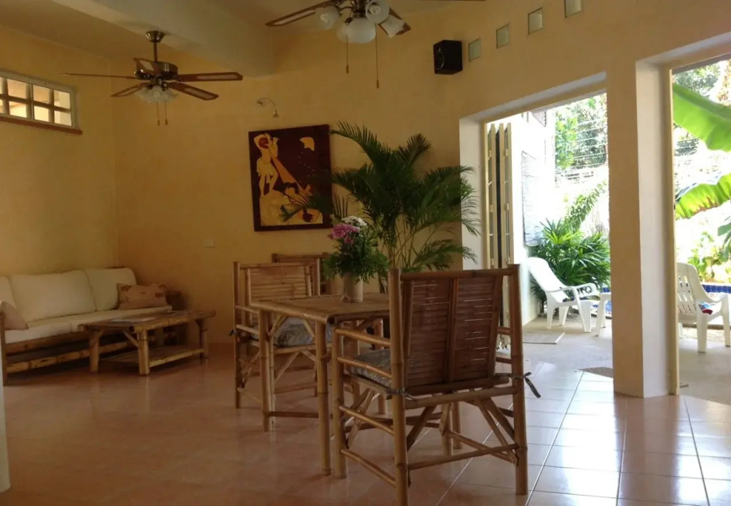 Arees Lagoon House