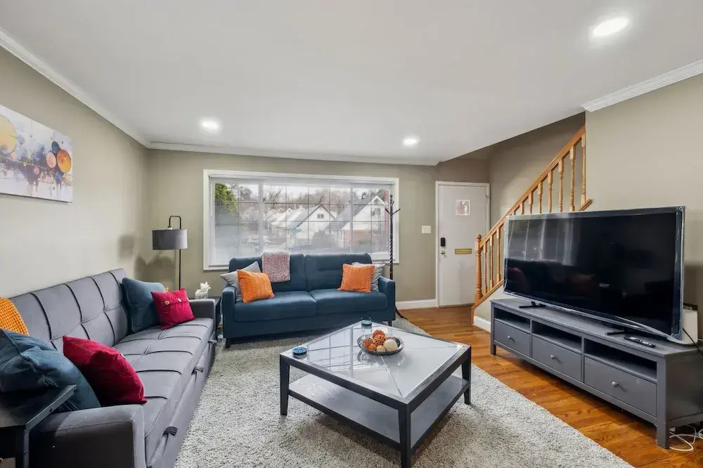 Uline Hospitality 4 Bedroom Home