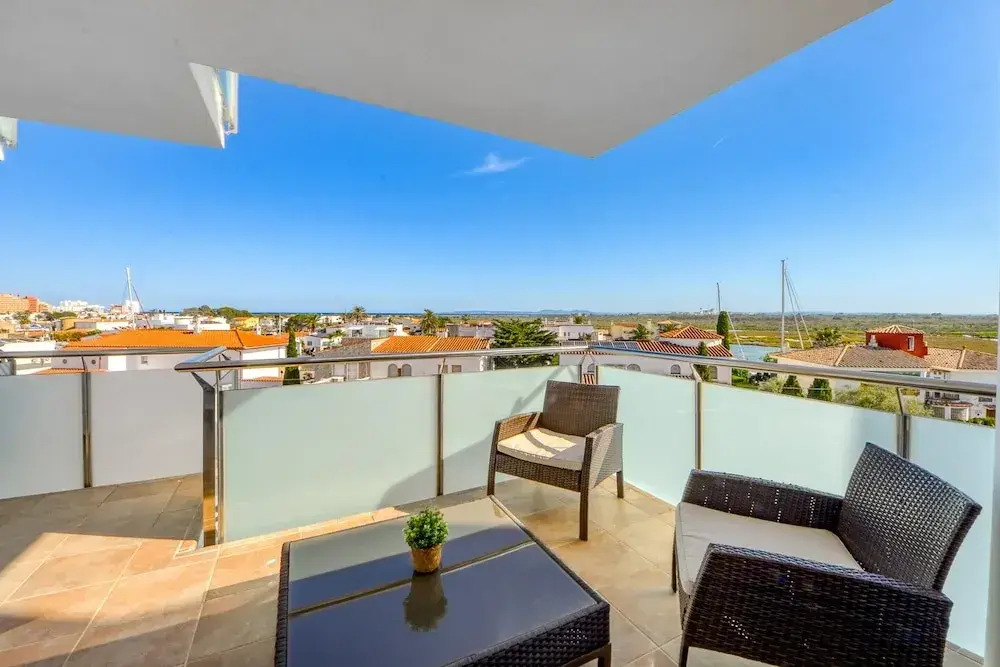 Apartment in Roses Near Santa Margarita Beach