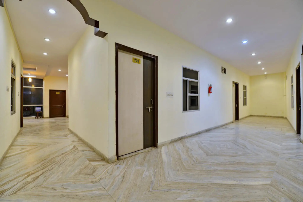 OYO 9929 Hotel Dhruv
