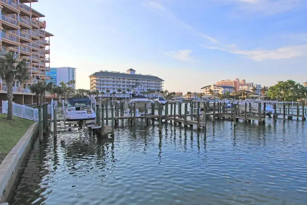 806 Harborview Grande