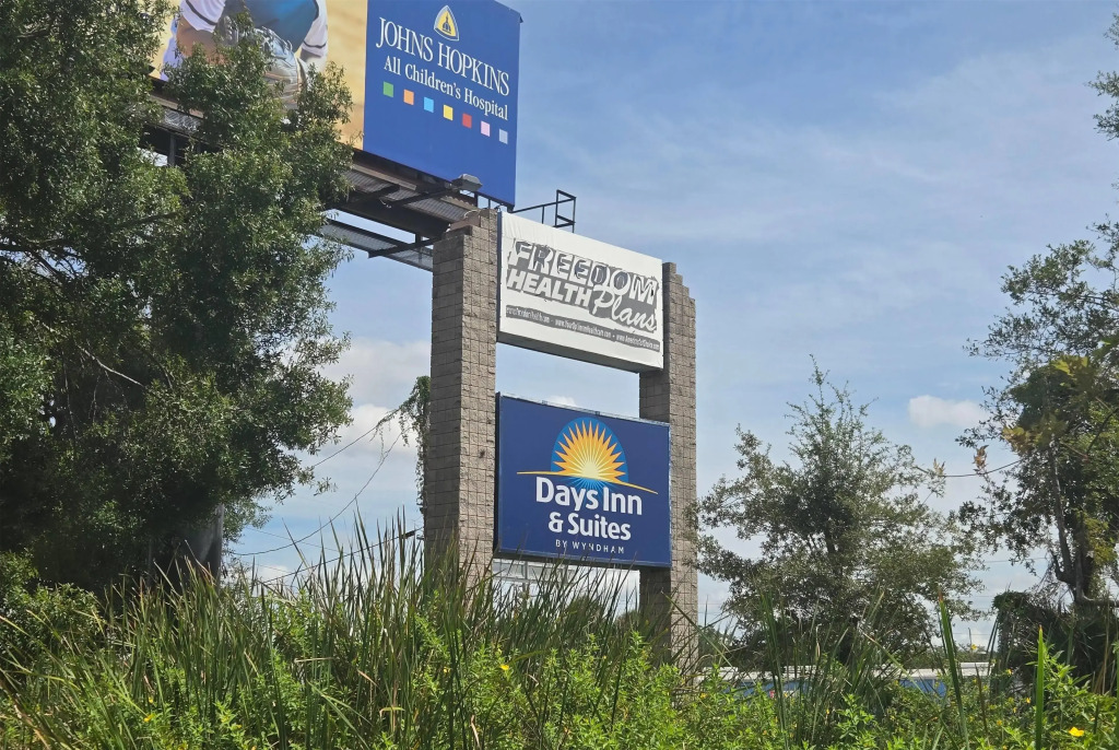 Days Inn & Suites by Wyndham Tampa/Raymond James Stadium