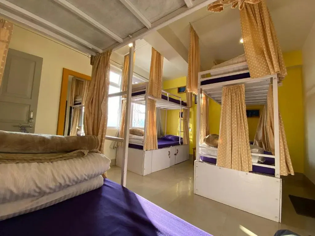 Tag Along Backpackers