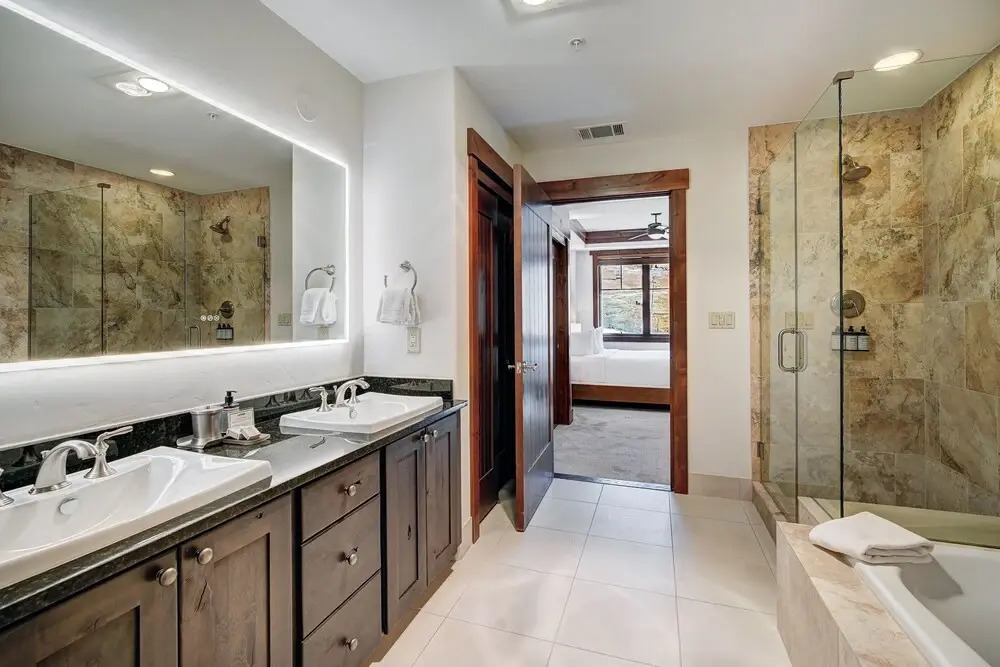 Luxury 2 Bedroom Condo with Mountain View 2 Condo