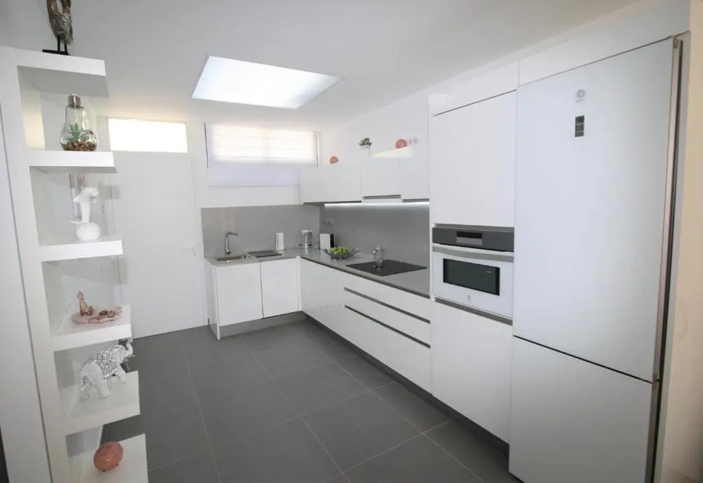 Fantastic apartment with sea views