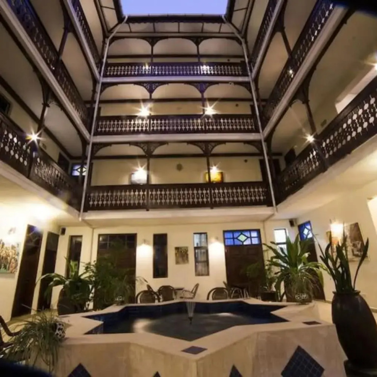 Maru Maru Hotel