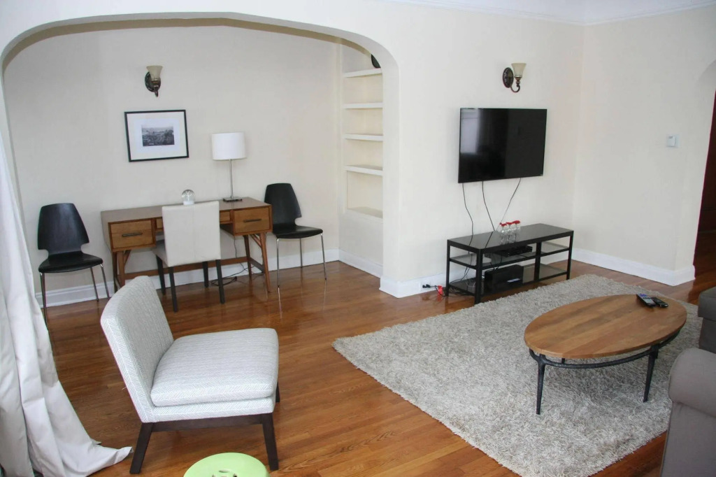 West Hollywood Vintage Vacation Apt