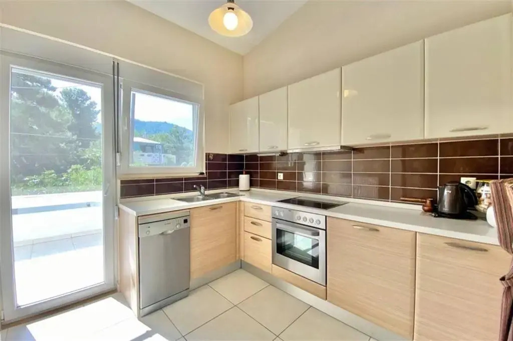 Helios Seafront Villa Rachoni - 3 bedrooms 7 guests