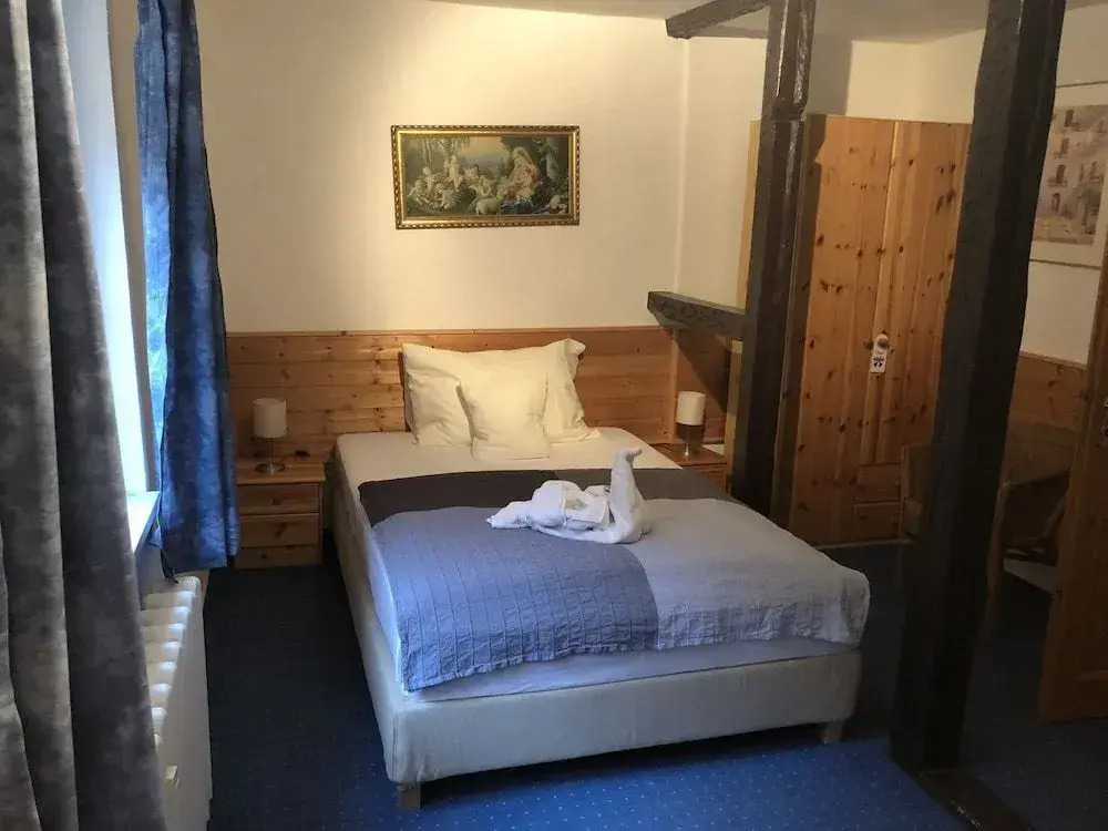 Riverside Inn